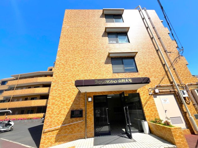 椥辻駅徒歩１４分★６階建マンション２階部分の南東角住戸★南向き３ＬＤＫ★ライオンズマンション山科大宅の外観|マンション外観