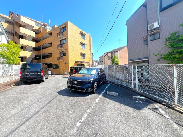 椥辻駅徒歩１４分★６階建マンション２階部分の南東角住戸★南向き３ＬＤＫ★ライオンズマンション山科大宅の駐車場|駐車場