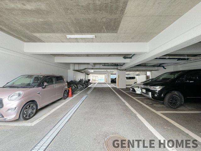 ミリオンコーポラスニュー白亜館の駐車場