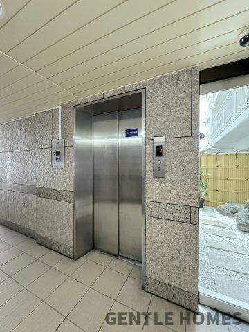 ミリオンコーポラスニュー白亜館のエントランス