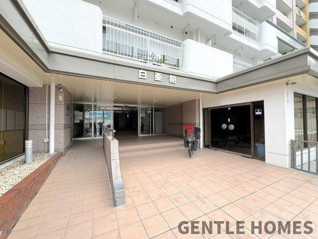 ミリオンコーポラスニュー白亜館のエントランス