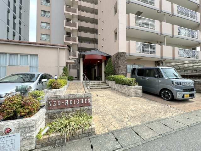 ネオハイツ大橋のエントランス