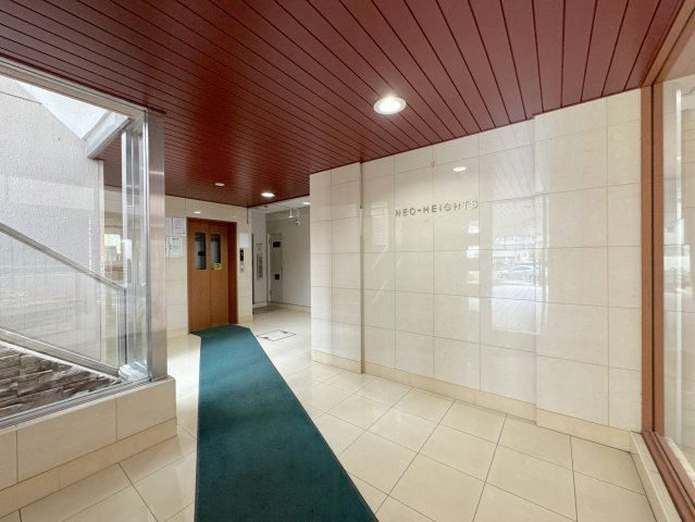 ネオハイツ大橋のエントランス