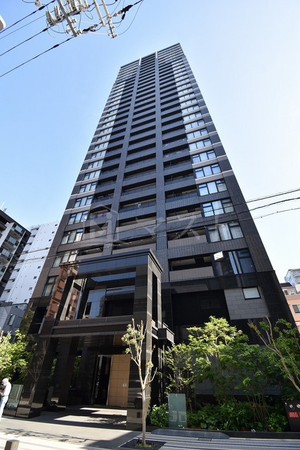 プレサンスレジェンド堺筋本町タワーの外観