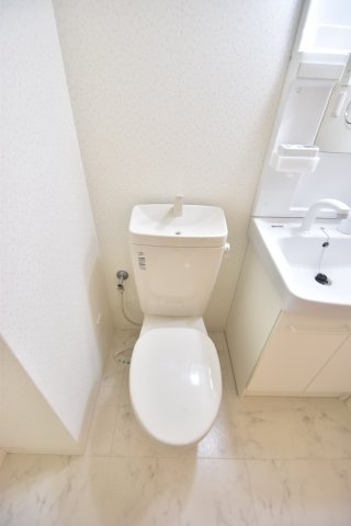 大阪市城東区鴫野西３丁目の賃貸マンションのトイレ