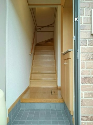 アルクエンシェルＡの玄関