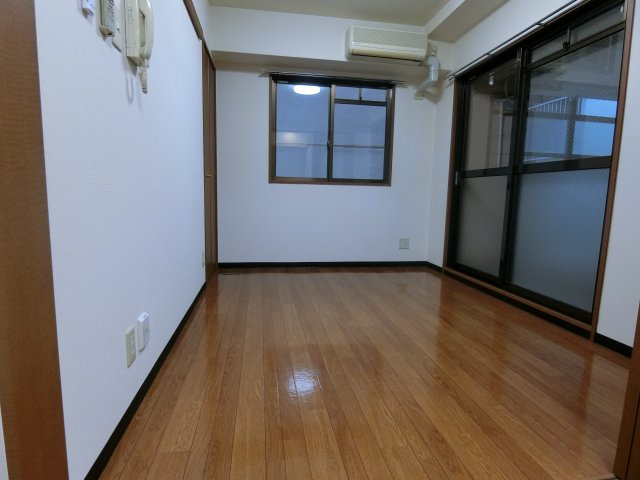 【寝室】 | ラルーチェ逢阪