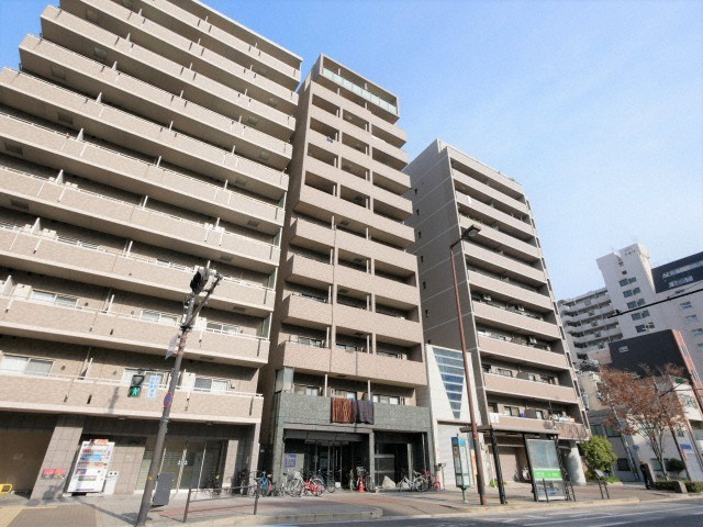 プレサンス千日前通の外観