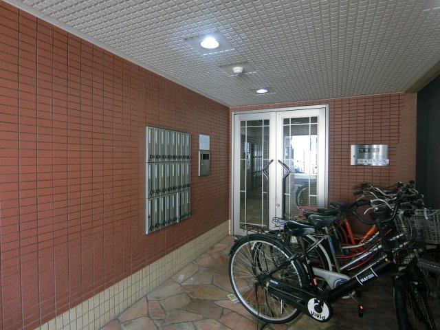 【エントランス】 | アヴェニール寺田町