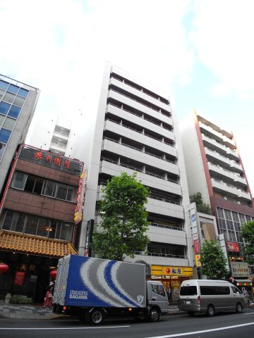 ヴェラハイツ新宿御苑の外観