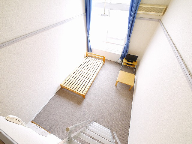 レオパレスＲ１６９ＳＡＫＵＲＡＩの洋室|落ち着いた色調の洋室です