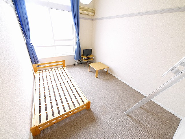 レオパレスＲ１６９ＳＡＫＵＲＡＩの洋室|ゆったりした洋室です