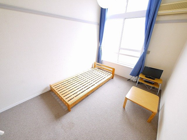 レオパレスＲ１６９ＳＡＫＵＲＡＩの洋室|個人の部屋や寝室として使える洋室です