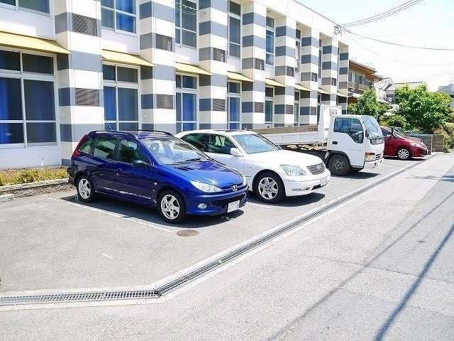 レオパレスＲ１６９ＳＡＫＵＲＡＩの駐車場|駐車場完備です