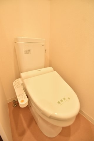 大阪市城東区関目３丁目の賃貸マンションのトイレ