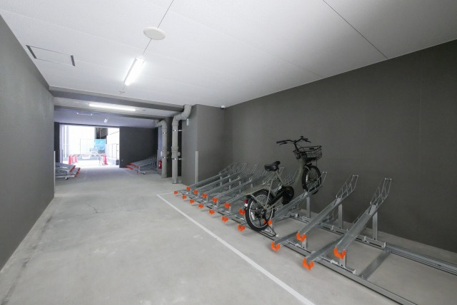 セレニテフラン難波の駐車場