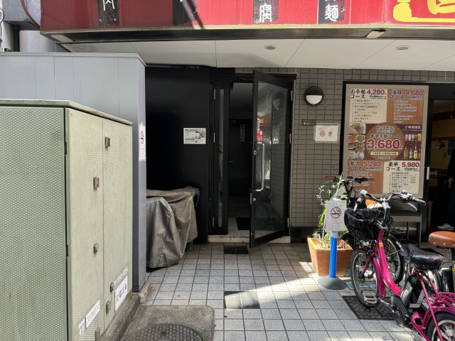 豊強ビルのエントランス