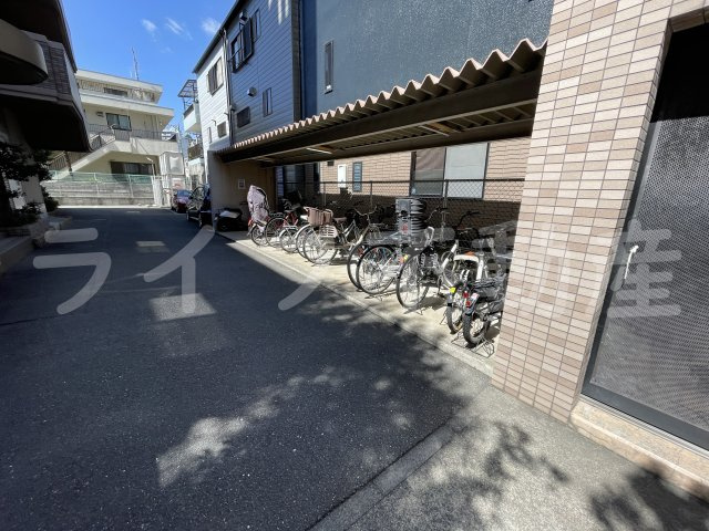 デルニエアンの駐車場|カースペースがあります