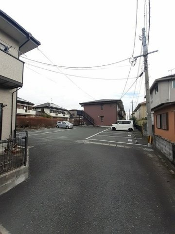 グリーンヒル伍番館の駐車場|駐車場に車を止められます