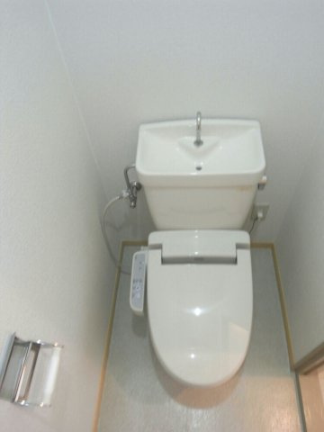 平國ハイツのトイレ|ゆったりとした空間のトイレです