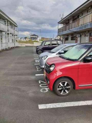 平國ハイツの駐車場|車をお持ちの方に嬉しい駐車場付きの物件です