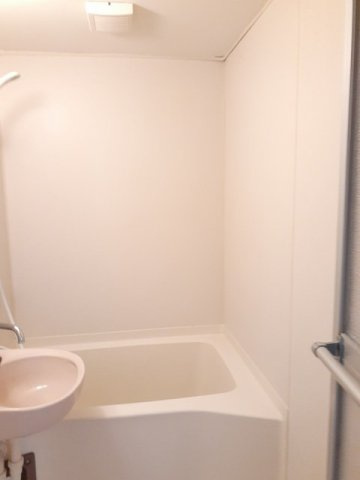 杉本ハイツの浴室|きれいなお風呂です