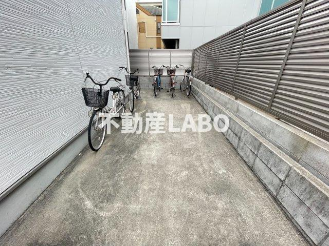CRASTINE帝塚山東のエントランス
