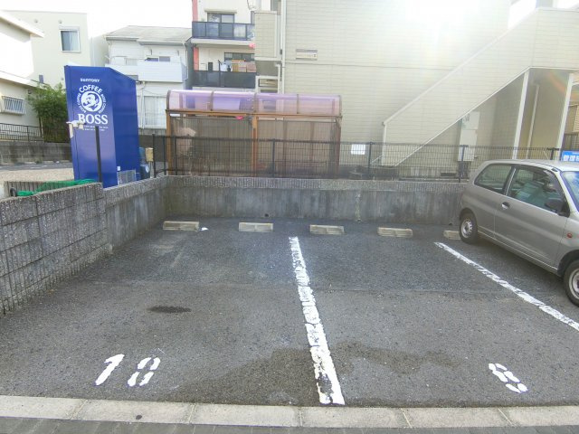 アミチミエⅡの駐車場