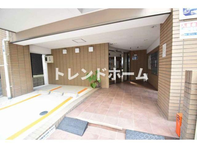 HugE1のエントランス|選べる家電プランあり！！