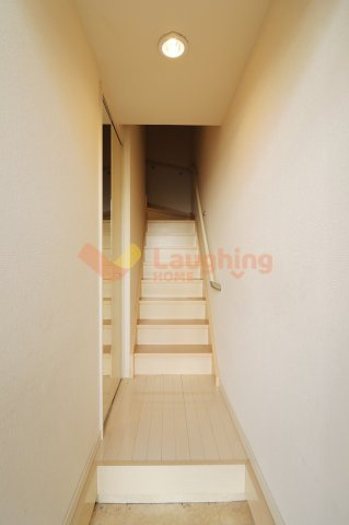 カーサ・レイデンの玄関|収納もある玄関です※同タイプのお部屋になります。