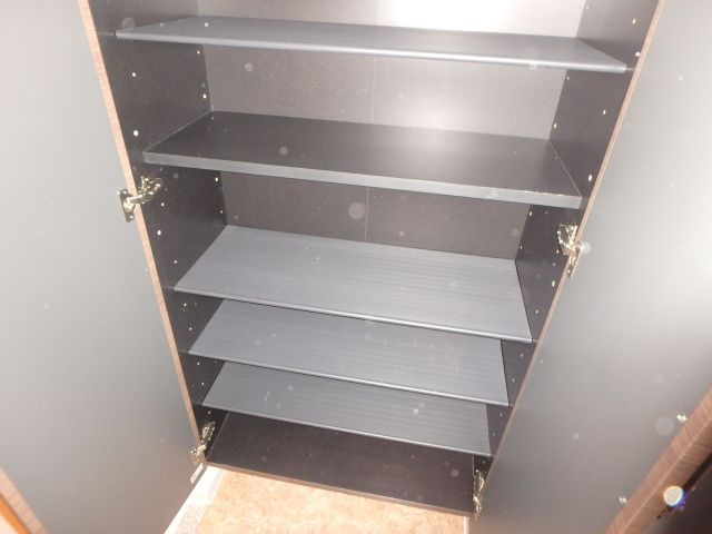 東大阪市三ノ瀬１丁目の賃貸マンションの収納