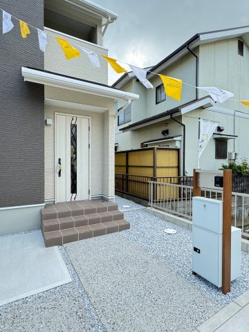 SUNCOURT－サンコート－小倉南区湯川新町1丁目　【小倉南区　新築戸建て】の外観|玄関は遠隔でドアの開閉ができ、お荷物が多い時にも便利です。【小倉南区　新築戸建て】