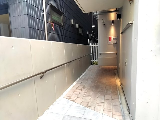 小町ビルのエントランス