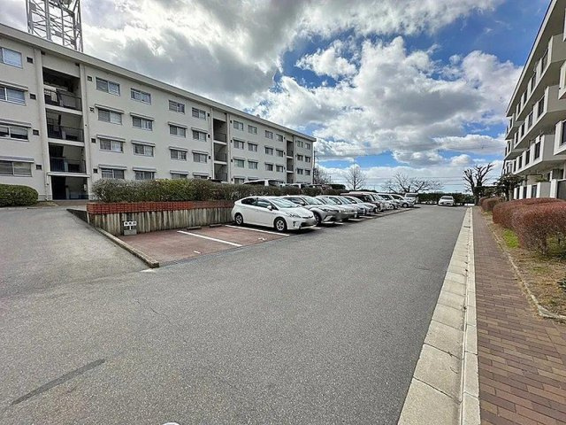 枚方東山住宅１号棟の駐車場|駐車場■物件内覧・資金計画相談・住宅ローン相談、リフォーム相談、お問合せ受付中■
※当日・翌日のご内覧、ご相談はお電話でのお問合せがスムーズです！