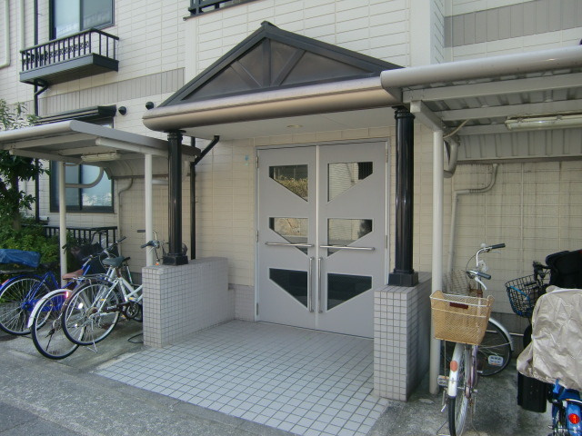 セルビシオ本山のエントランス