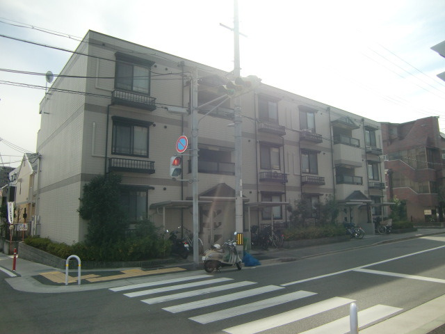 セルビシオ本山の外観