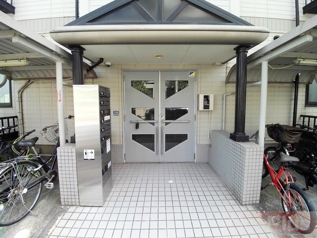 セルビシオ本山のエントランス