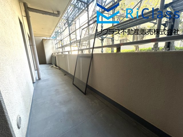 ライオンズマンション須磨妙法寺のバルコニー|暖かな日差しのふりそそぐ南向きバルコニー