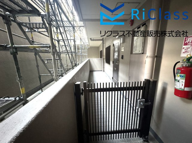 ライオンズマンション須磨妙法寺の玄関|専用ポーチ付きの物件です