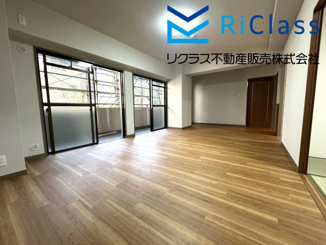 ライオンズマンション須磨妙法寺の居間・リビング|ゆったり過ごせる15.5帖のリビングです