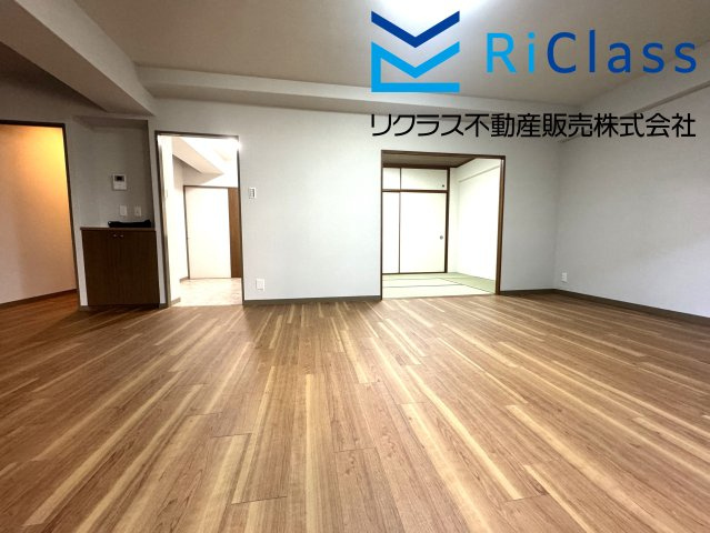 ライオンズマンション須磨妙法寺の居間・リビング|こちらのリビングで趣味の時間をお楽しみください