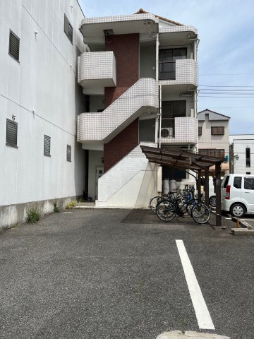 正木ビル　１階店舗の駐車場