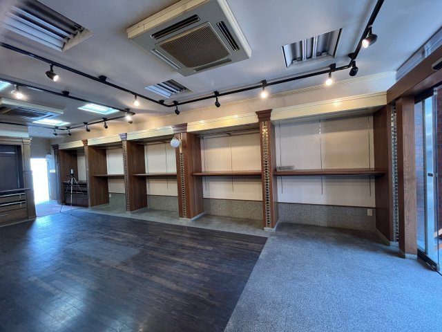 正木ビル　１階店舗の内装