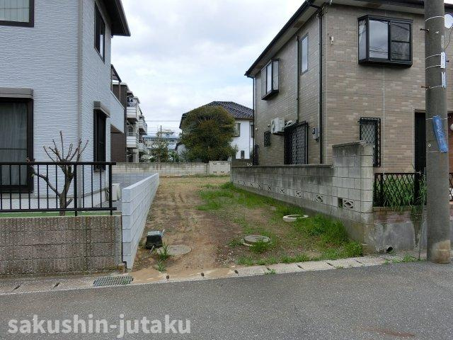 検見川町３丁目　売地の前面道路含む現地写真|検見川町３丁目　１２１．８坪　更地　建築条件なし　南西側６ｍ公道面　間口４ｍ　平坦地