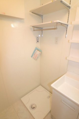 【洗面所】 | Ｄ－ＲＯＯＭ清水新居Ⅱ | 反転イメージ