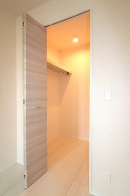 【収納】 | Ｄ－ＲＯＯＭ清水新居Ⅱ | 反転イメージ