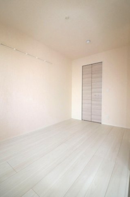 【洋室】 | Ｄ－ＲＯＯＭ清水新居Ⅱ | 反転イメージ
