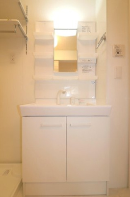 【独立洗面台】 | Ｄ－ＲＯＯＭ清水新居Ⅱ | 反転イメージ
