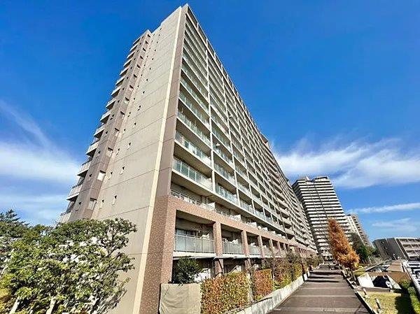 リバティパーク枚方A棟の外観|新しい生活にいかがでしょうか？外観はお住まいの顔になります。こだわりたいポイントですね。水回りリフォームやリノベーションも承ってます。
■現地見学・資金計画相談・住宅ローン相談もお問合せ受付中■