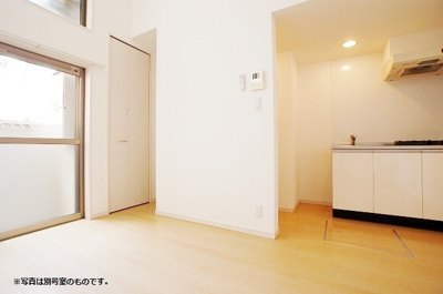 【洋室】 | あーばんらいふ箱崎 | 別号室の写真になります。現況優先。